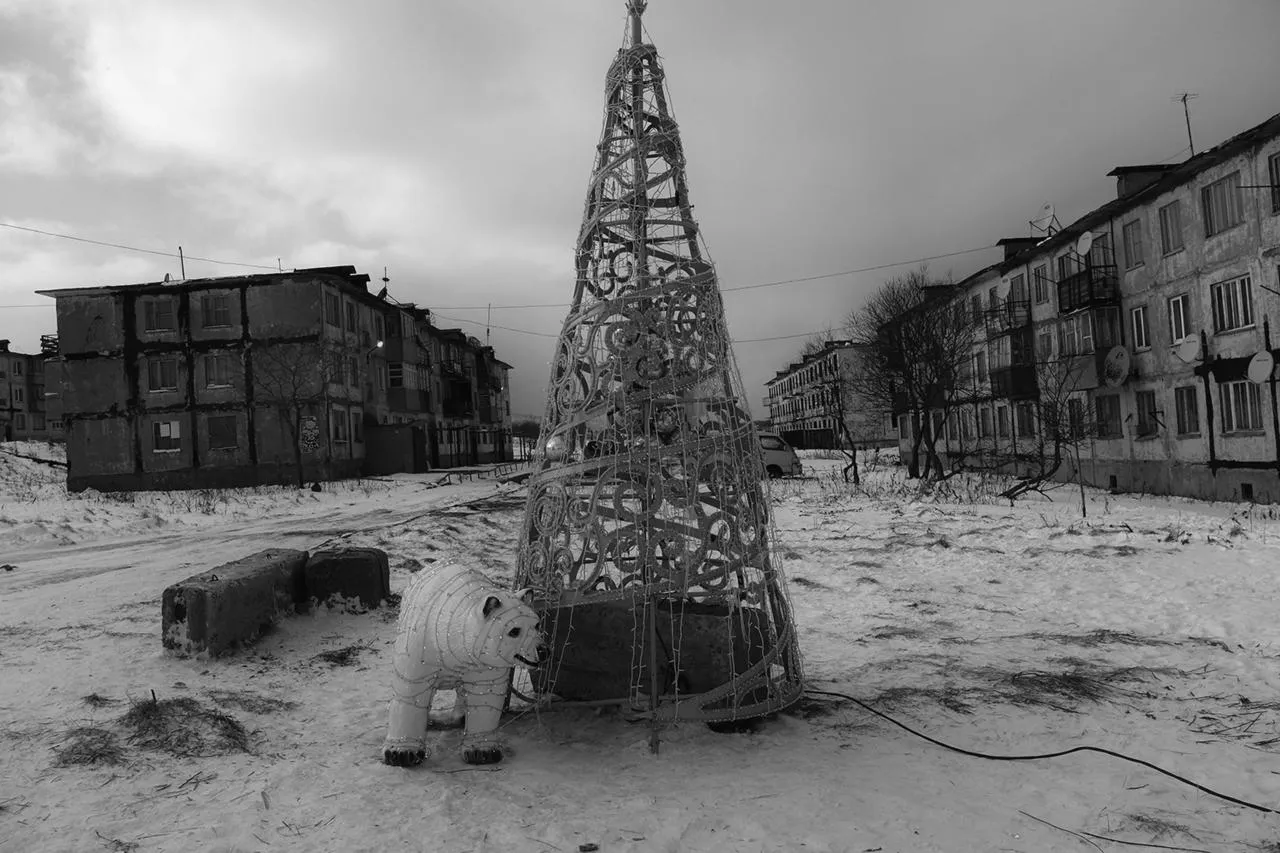 Город-призрак на Курилах Жизнь военного городка на острове Итуруп.  Фотоистория Олега Климова — Meduza