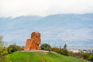 Монумент «Мы — наши горы», 2014 год