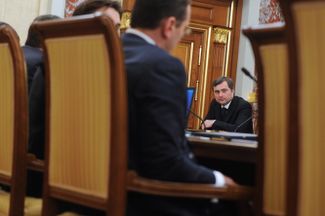 В правительстве Дмитрия Медведева, назначенном в 2012 году, Владислав Сурков руководил аппаратом