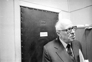 Sakharov outside of his office at the Lebedev Physical Institute in Moscow, where he continued working after returning from exile. December 30, 1986.