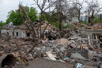 Авиаудар разрушил частные дома в Холодногорском районе