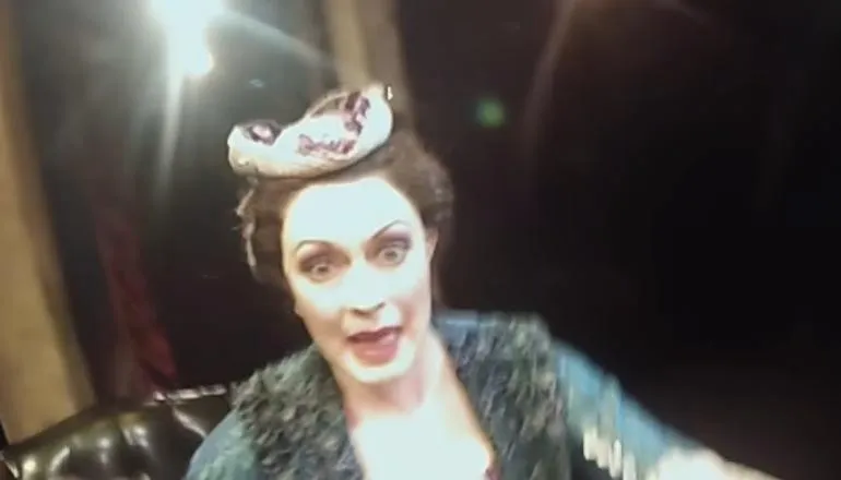 Кадр: A Gentlemans Guide to Love and Murder on Broadway / YouTube