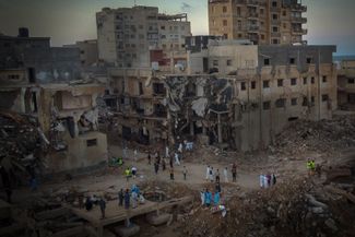 Самые большие разрушения пришлись на город Дерна на востоке Ливии, где из-за сильных дождей прорвало две дамбы