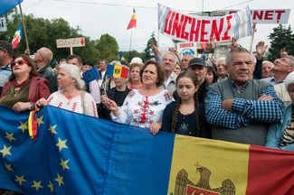 Протестующие в Кишиневе. 13 сентября 2015 года