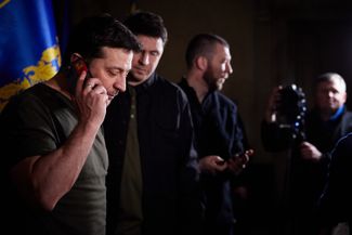 Встреча Зеленского в Киеве с зарубежными журналистами (не с теми, которые взяли это интервью, — наш разговор прошел по зуму). 2 марта 2022 года