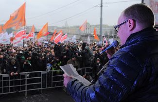 Олег Кашин читает послание Навального, 10 декабря 2011 года