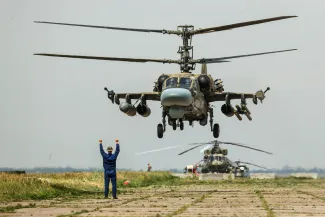 Российские вертолеты Ка-52 «Аллигатор» в Запорожской области. Ка-52, вооруженные противотанковыми ракетами «Вихрь», стали одним из основных средств отражения украинского контрнаступления. 26 июня 2023 года