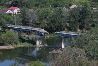 Разрушенный мост, соединявший Северодонецк с Лисичанском. 4 июля 2022 года