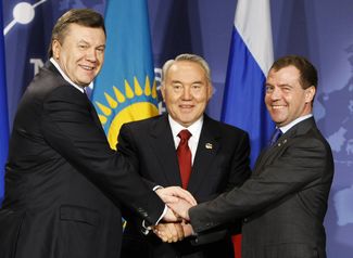 Nazarbayev with Ukrainian President Viktor Yanukovych and Russian President Dmitry Medvedev in Washington. April 2010.