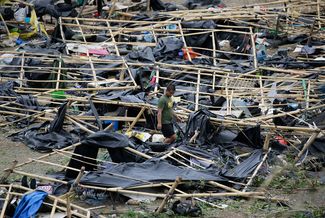 Сломанные тайфуном палатки в филиппинской провинции Кагаян
