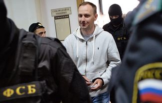 Денис Сугробов в суде, 8 мая 2014 года