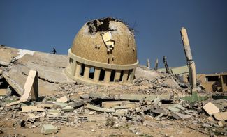 Разрушенная мечеть в Хан-Юнисе на юге сектора Газа, 29 ноября 2023 года
