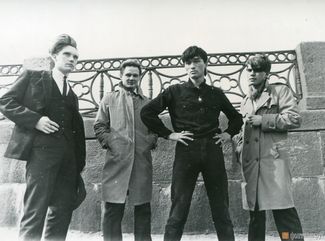 Слева направо: Георгий Гурьянов, Александр Титов, Виктор Цой, Юрий Каспарян. 1984 год