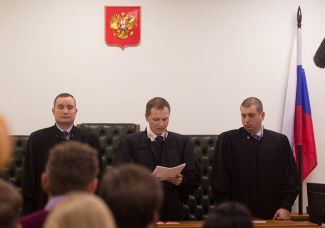 Московский окружной военный суд приговаривает Варвару Караулову к 4,5 годам лишения свободы