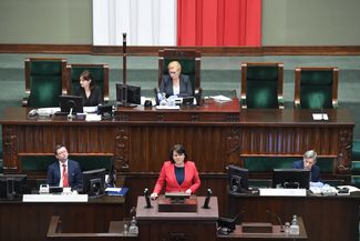 Представители фонда «Жизнь и семья» вместе с Кайей Годек во время дебатов по закону об абортах в польском парламенте. Варшава, 15 апреля 2020 года