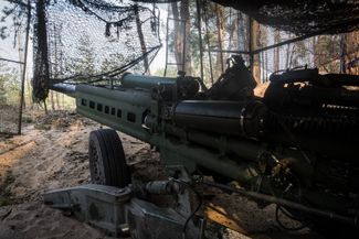 Замаскированная позиция гаубицы М777 в Кременских лесах