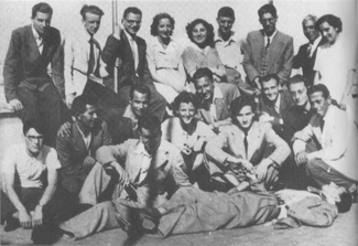 Карла Каппони (в центре) с участниками Сопротивления, 1944 год