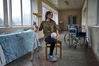 19-летняя военнослужащая Руслана Данилкина в одесском госпитале. Она потеряла ногу в боях под Херсоном