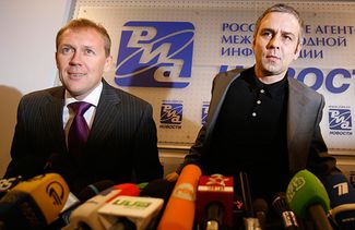 Андрей Луговой и Дмитрий Ковтун на пресс-конференции в Москве. 1 ноября 2007 года