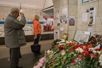 A makeshift memorial at the Tekhnologichesky Institut subway station in St. Petersburg. April 2017.
