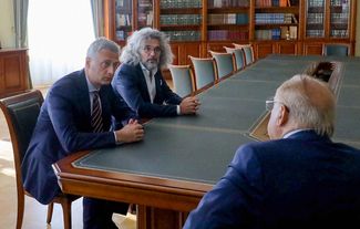 Moscow State University Provost Victor Sadovnichy meets with Rosneft Vice President Pavel Fyodorov and microbiologist Konstantin Severinov (from right to left)