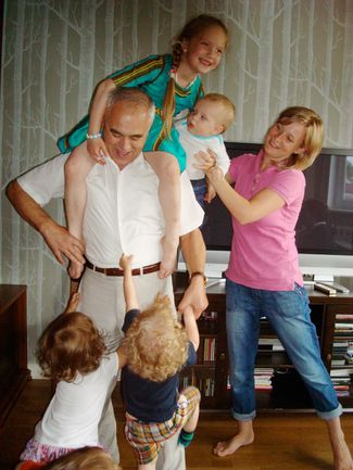 Вячеслав Апанасенко с семьей