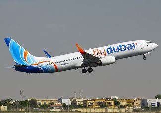«Боинг» авикакомпании Flydubai, разбившийся в аэропорту Ростова-на-Дону. Снимок сделан 14 ноября 2011 года — лайнер вылетает из аэропорта Дубая