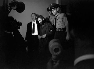 Чарльз Мэнсон в суде. 1969 год
