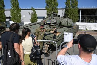 Шведская боевая машина пехоты CV90