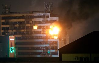 Burning building Dom pechati (Printing House), in which there were militants, who attacked Grozny. December 4, 2014