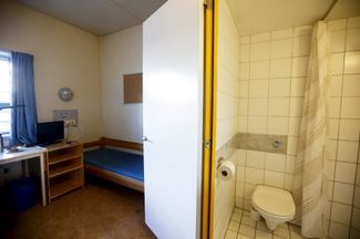 Камера тюрьмы Шиен, расположенной на юге Осло. Сейчас в этой тюрьме отбывает наказание Андерс Брейвик