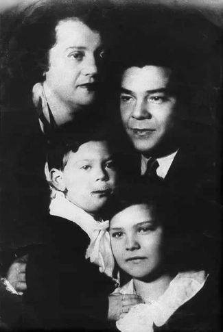 Viktor Vasilenko as a child, with his family