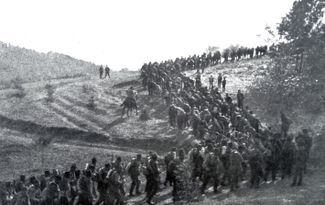 Русские войска маршируют по Австрии. 1916 год
