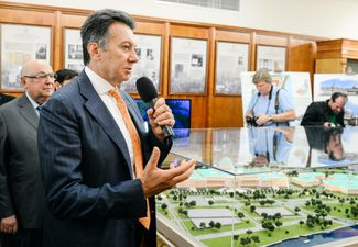 Lanfranco Cirillo standing next to his design during the presentation of the models for the new Parliamentary Center. Moscow, 2015.