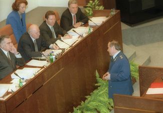 Attorney General of Russia Yuri Skuratov at a meeting of the Federation Council discussing his removal