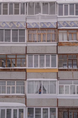 Орнамент на балконах дома № 58 по улице Петрозаводская в микрорайоне Орбита