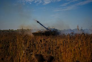 Самоходная артиллерийская установка 2С1 («Гвоздика») ведет огонь по российским позициям в Херсонской области. Украинские силы продолжают наступление. Считается, что главной их целью является освобождение Херсона