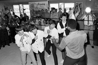 Мохаммед Али с участниками The Beatles. Майами, 1964 год