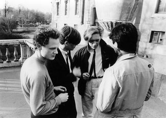 Слева направо: Александр Титов, Юрий Каспарян, Георгий Гурьянов и Виктор Цой. 1984 год