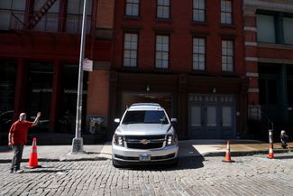 A car leaves Taylor Swift's house in Manhattan. July 3, 2026