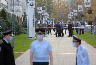 Оцепление у здания ГУ МВД Нижнего Новгорода, где 2 октября 2020 года Ирина Славина совершила акт самосожжения