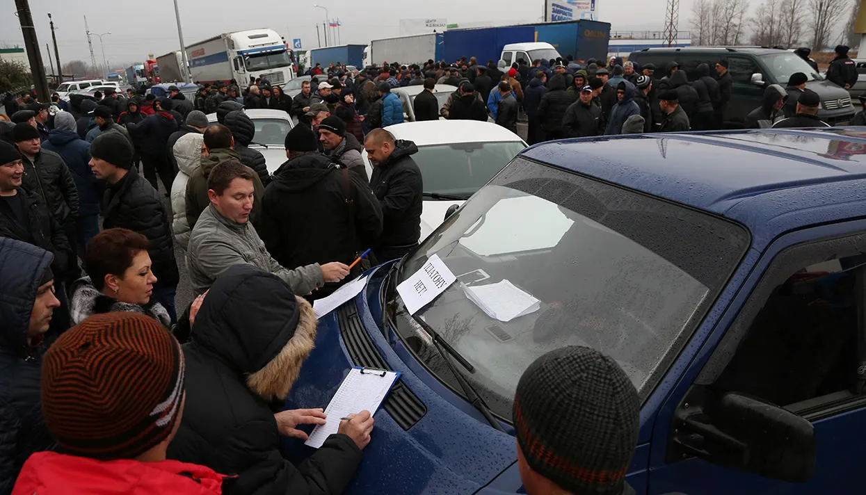 Улитка против Платона В России прошла единая акция протеста дальнобойщиков:  «Медиазона» — Meduza