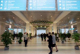 Новый терминал Домодедово вскоре после торжественного открытия, 2001 год