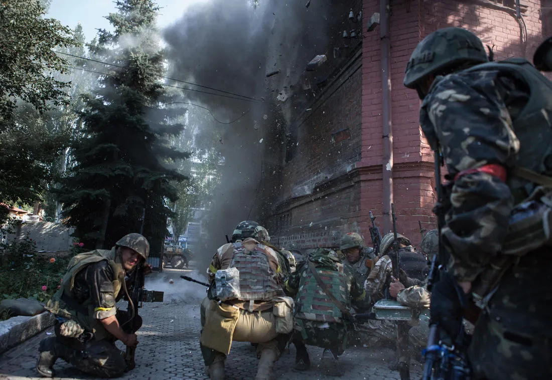 Свои против своих Война в Донбассе с апреля по ноябрь 2014 года:  фотоистория Марии Турченковой — Meduza