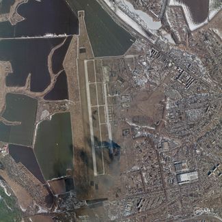 Спутниковый снимок аэродрома в Чугуеве после российского обстрела