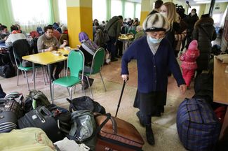 Люди, эвакуированные из ДНР, в детском лагере «Голубой экран» в Воронеже, 20 февраля 2022 года