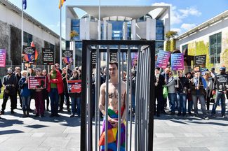 Акция протеста против преследования гомосексуалов в Чечне. Берлин, 30 апреля 2017 года
