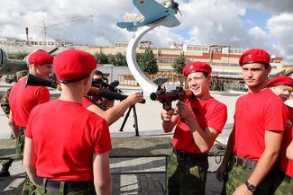 The first YouthArmy recruits in the Sverdlovsk region take the military oath on August 27, 2016