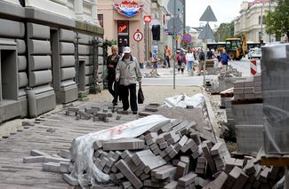 Замена плитки на улице Барона, август 2016 года