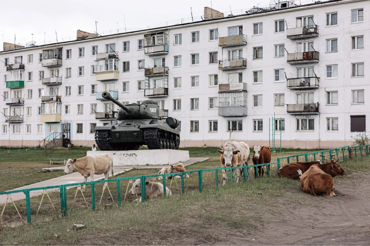 Сейчас они наши боги» Нескольких военных из бурятского города Кяхта  обвиняют в том, что они пытали мирных украинцев. Но на родине их готовы  почитать за святых — Meduza